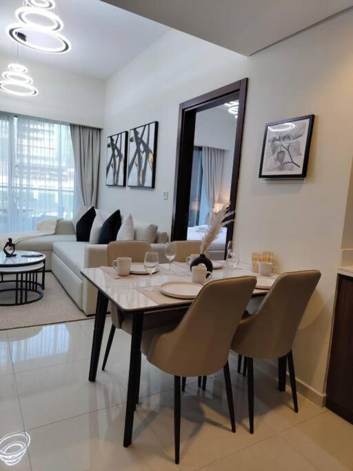 Cozy 2br Damac Vera Business Bay Dubai